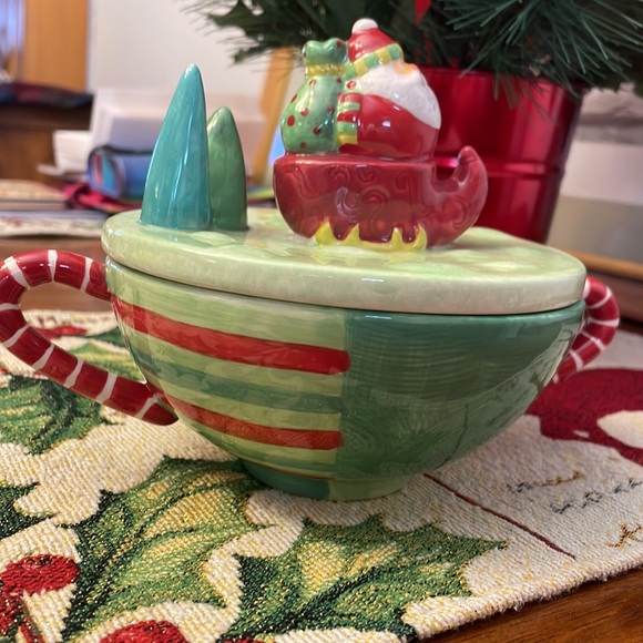 Sakura by Oneida “Bright Christmas” candy dish - Picture 3 of 6